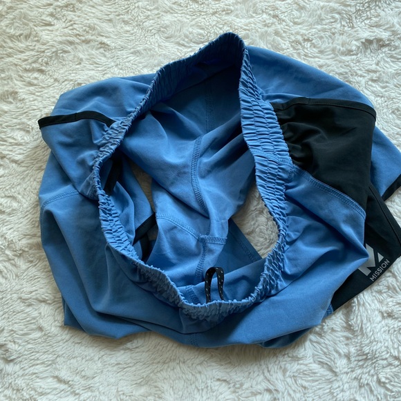 Women’s Mission Vapor Active Running Shorts Size M - Picture 2 of 5